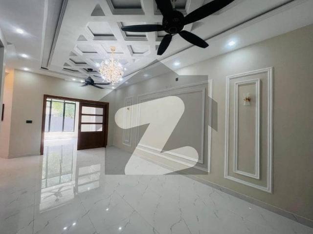 10 marla owner built beautiful house