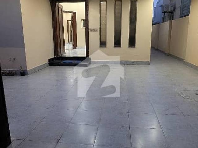 10 Marla Out Class Location Facing Park Semi Furnished House For Sale In Bahria Town Lhr