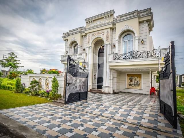 10 Marla Out Standing Designer Fully Furnished House Available For Sale IN Dha Phase 9 Town