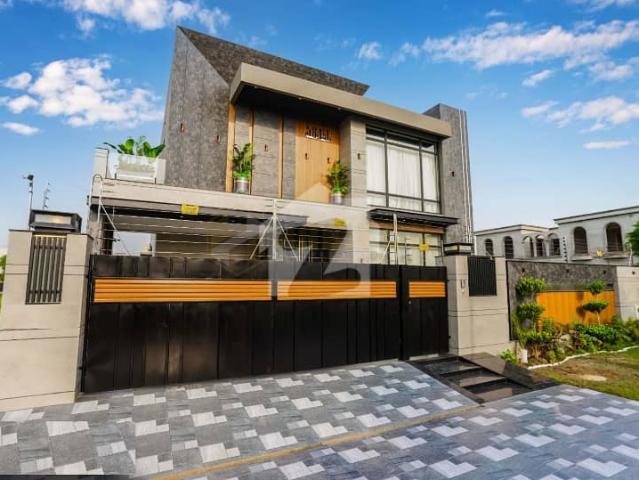 10 Marla Out Standing Designer House Available For sale IN DHA Phase 7