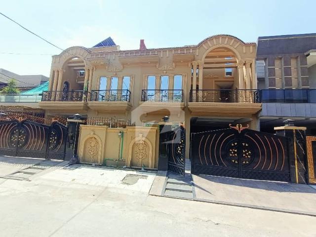 10 Marla Pair House For Sale In Johar Town At Hot Location