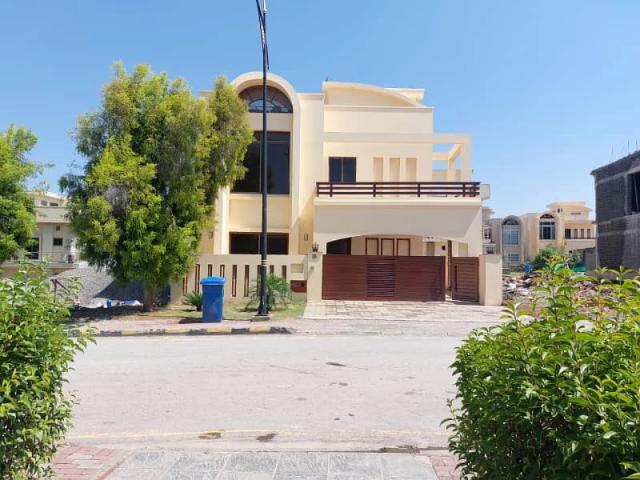 10 Marla Park face Golden House Best Location A Islamabad Bahria Town ID 93547