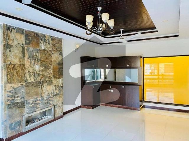 10 Marla Park face new House For Sale In phase 4