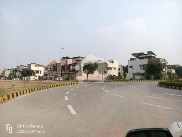 10 Marla Park Facing Plot Available
