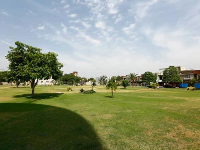 10 Marla Park Facing Plot In Bahria Town For Sale Lahore Bahria Town ID 89728