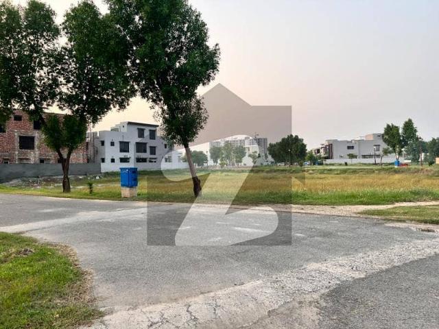 10 Marla Possession Plot For Sale in Lake City M 3 Ext
