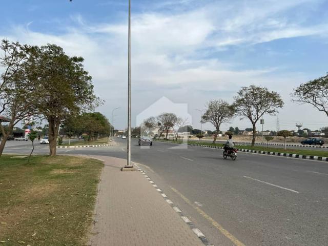 10 Marla Possession Prime Location Plot For Sale In Lake City M 3 Ext 1