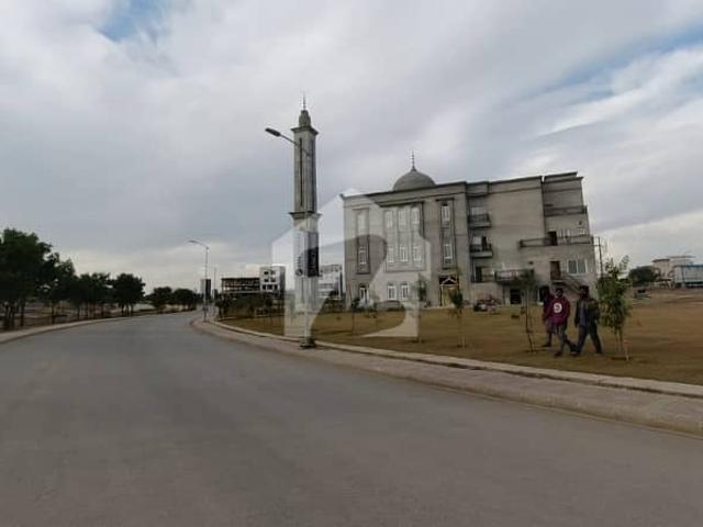 10 Marla Plot Available With Ideal Location Near Mosque, Park & Market
