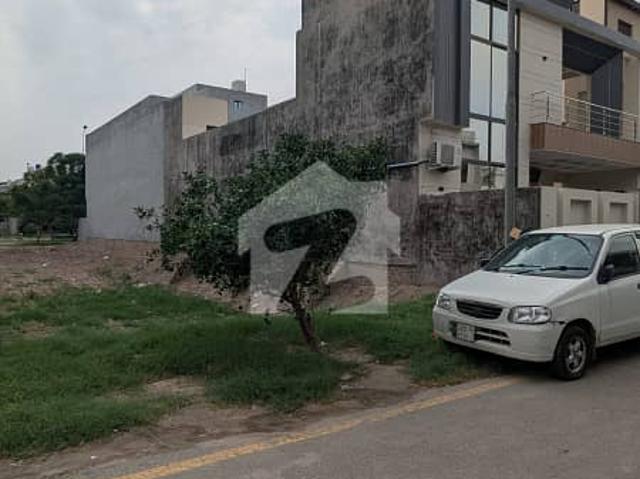 10 Marla Plot Available For Sale in Tulip Block Park View City Lahore