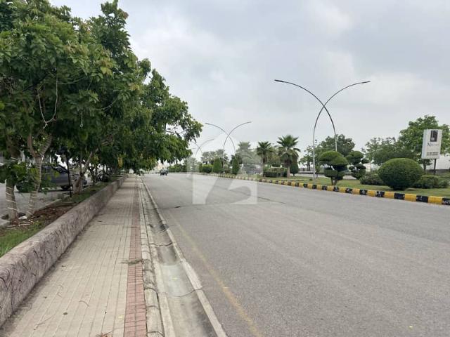 10 Marla Plot Available For Sale In Prime Location