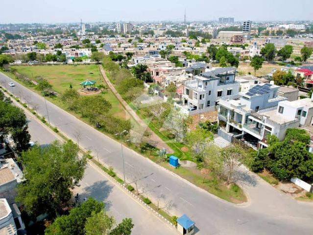 10 Marla Plot For Sale In M6, Lake City Lahore Hot Location Prime Investment Opportunity