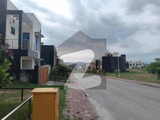 10 Marla Plot For Sale