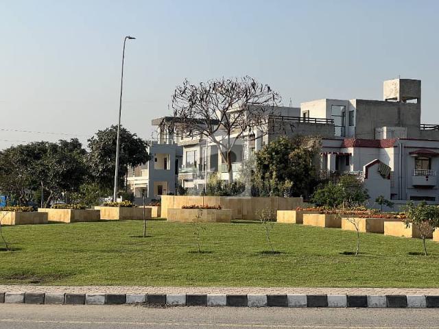 10 Marla Plot Prime Location Near To Ring Road For Sale