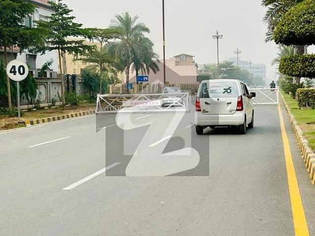 10 Marla Plots Are Available For Sale in Diamond Block