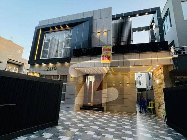 10 marla prime location 60ft wide road ultra modren design luxurious house for sale bahria town lahore