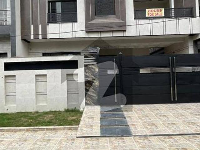 10 Marla Prime Location Ultra Modern House For Sale