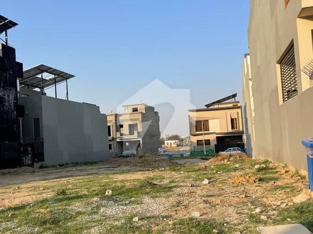 10 Marla Ready To Construct Level Solid Land Plot Available For Sale In H Block Of Gulberg Residencia