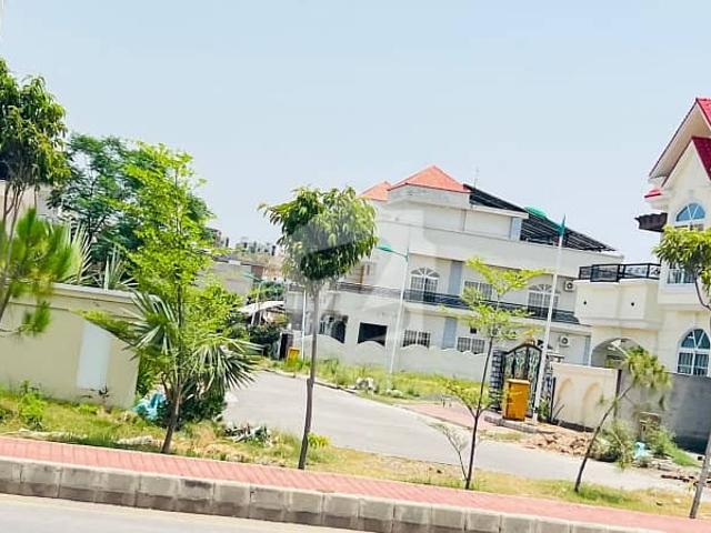 10 Marla Ready to Construct Plot for Sale Bahria Town Phase 8