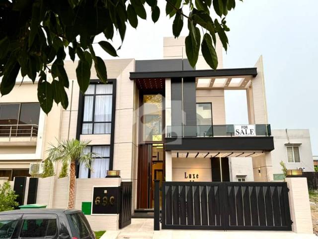 10 Marla Residential Furnished House For Sale