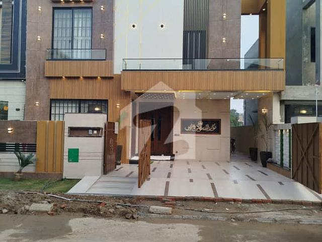 10 Marla Residential House For Sale In Chambeli Block, Nearby Commercial Market, School, Mosuqe And Health Care Canter