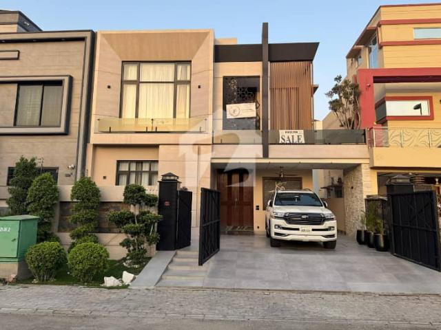 10 Marla Residential House For Sale In Ghaznavi Block, Nearby Commercial Market, School, Mosuqe and Health Care Canter