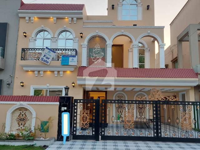 10 Marla Residential House For Sale In Hussain Block, Nearby Commercial Market, School, Mosuqe and Health Care Canter