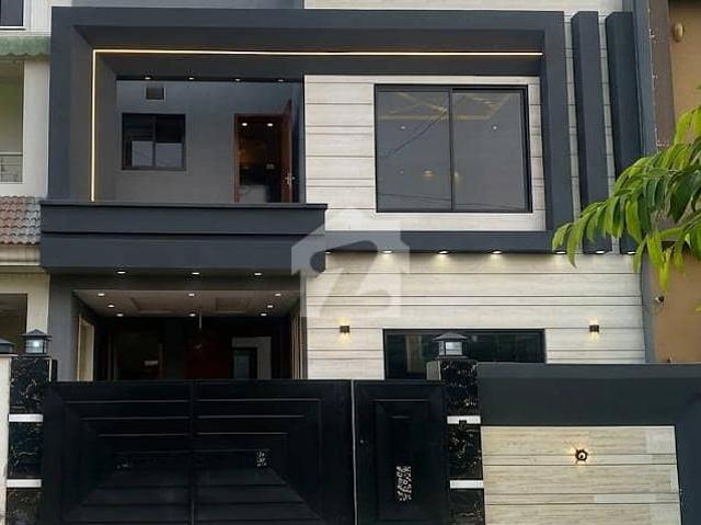 10 Marla Residential House For Sale in Janiper Block, Nearby Commercial Market, School, Mosque and Health Care Canter