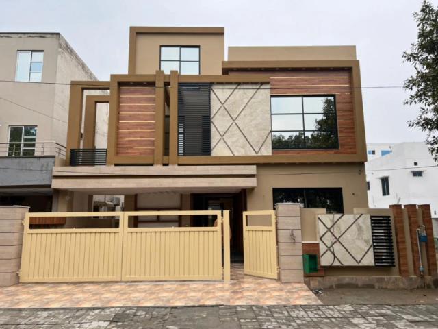 10 Marla Residential House for Sale In Janiper Block Sector C Bahria T Lahore Bahria Town ID 77685