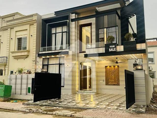 10 Marla Residential House For Sale In Jasmine Block, Nearby Commercial Market, School, Mosuqe and Health Care Canter