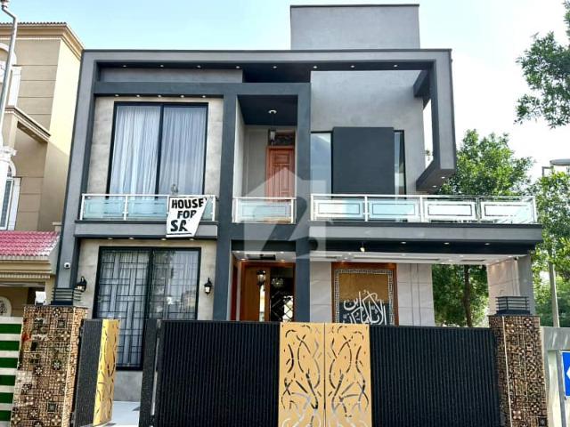 10 Marla Residential House For Sale In Jinnah Bock, Nearby Commercial Market, School, Mosuqe And Health Care Canter