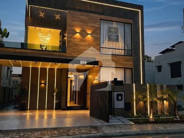 10 Marla Residential House For Sale In Jinnah Block, Nearby Commercial Market, School, Mosuqe And Health Care Canter