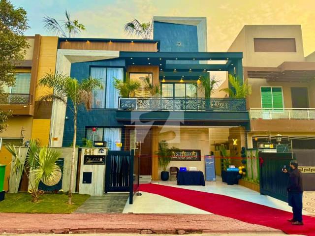10 Marla Residential House For Sale In Quaid Block, Nearby Commercial Market, School, Mosque and Health Care Canter