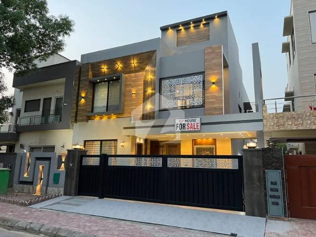 10 Marla Residential House For Sale In Rafi Block, Nearby Commercial Market, School, Mosque and Health Care Canter