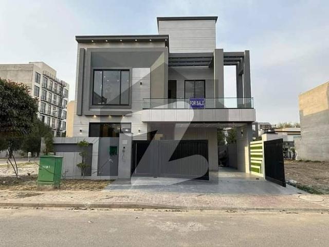 10 Marla Residential House For Sale In Rafi Block, Nearby Commercial Market, School, Mosque and Health Care Canter