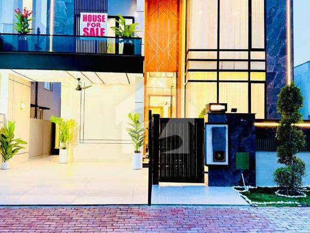 10 Marla Residential House For Sale In Rafi Block, Nearby Commercial Market, School, Mosuqe and Health Care Canter