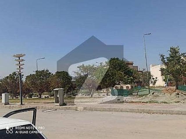 10 Marla Residential Plot For Sale On B Block Boulevard Prime Location