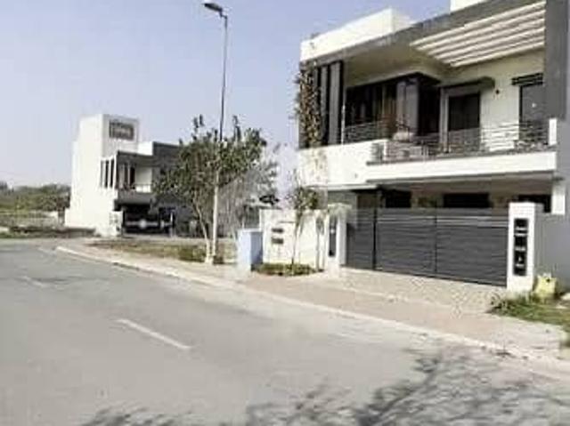 10 Marla Residential Plot For Sale On B Block Boulevard Prime Location
