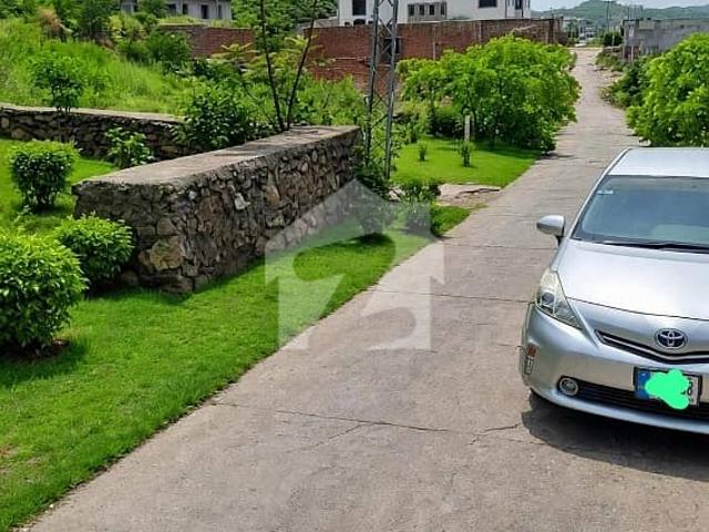 10 Marla Residential Plot For Sale Is Available In Bani Gala. Z
