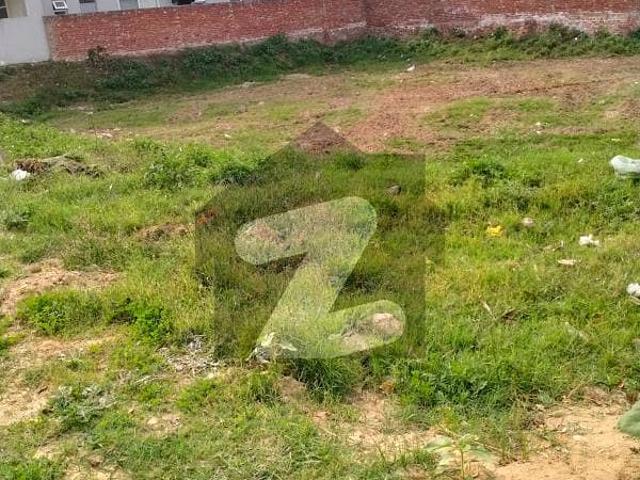 10 marla residential plot located in the best block of dha lahore