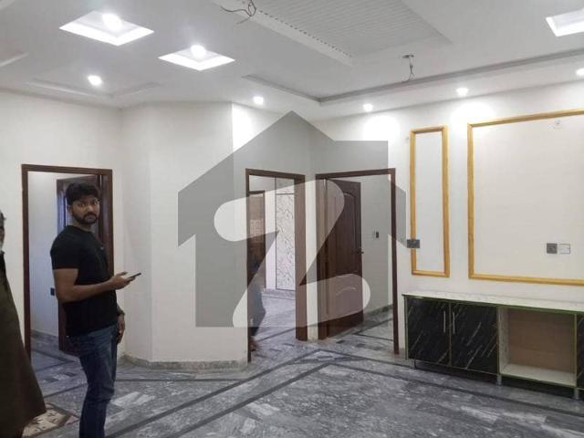 10 marla secend floor available for rent in jubilee town in a very hot locatio n of lahore