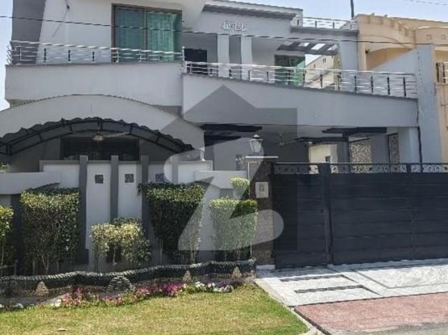 10 Marla Solid Constructed Used House Available In DC Colony Gujranwala DC Colony