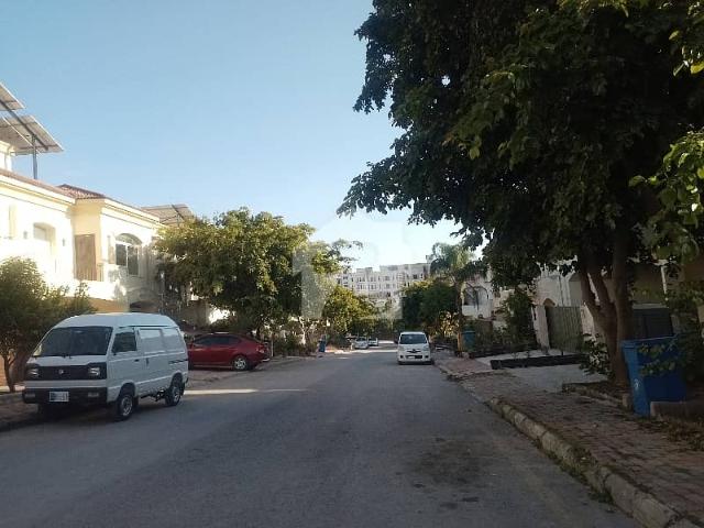 10 Marla Solid Land Plot For Sale Prime Location Heighted Area