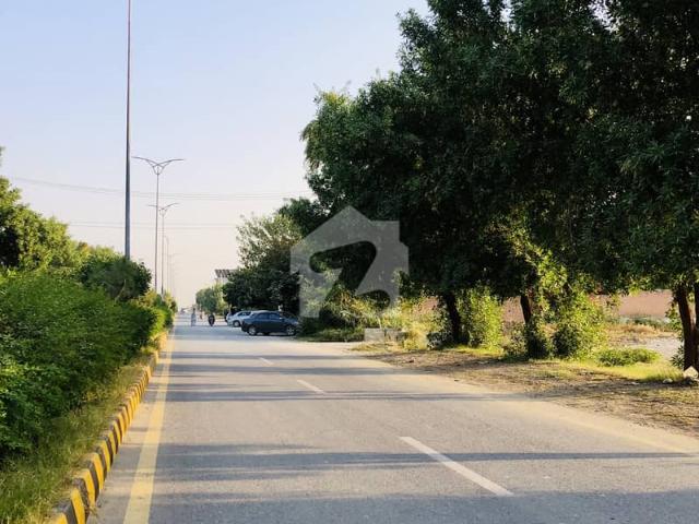 10 Marla South Corner Plot For Sale