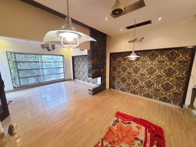 10 marla slitly used ideal lcoation Lahore DHA Phase 6 ID 78625