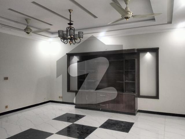 10 Marla Slightly Use House For Rent. Bahria Town Phase 8