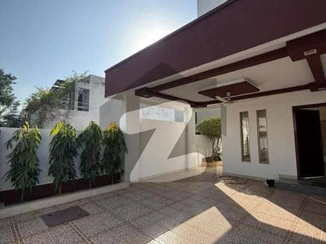 10 Marla Slightly Used Original Add Modern Design At Prime Location DHA phase 6 Near Park