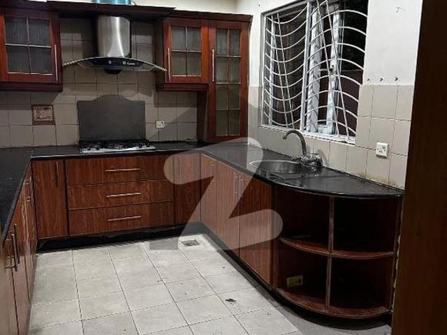 10 marla slightly used very beautiful bungalow available for rent dha phase 5