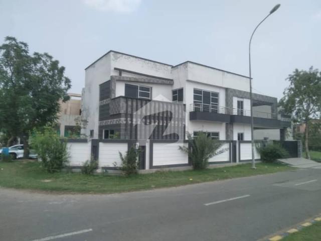 10 Marla Spacious Full House for RENT