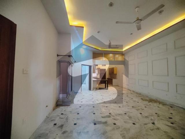 10 Marla Spacious House for Rent E 16/2