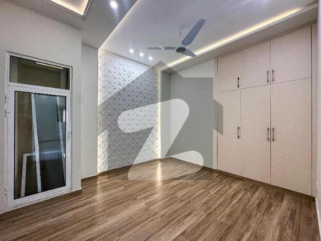 10 Marla Spanish Villa House Bahria Town Phase 8